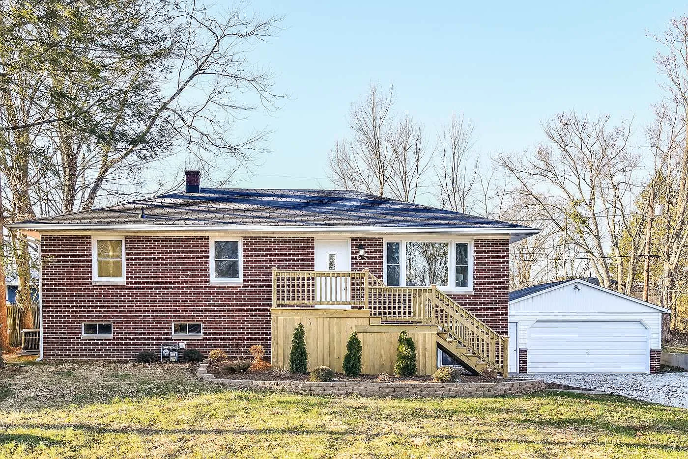 4209 E Deckard Dr photo 1