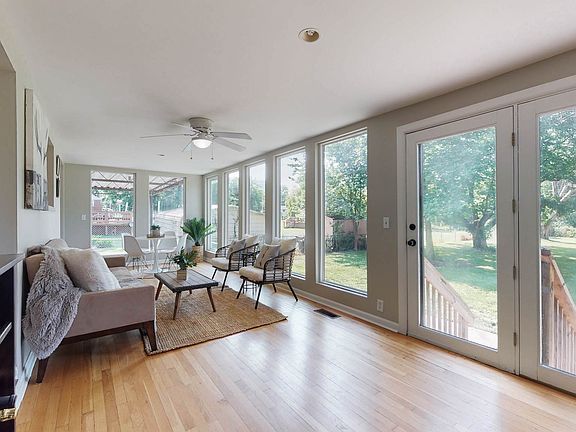 4th image of 2133 Crystal Dr