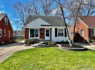 20870 Lancaster St, Harper Woods, MI 48225