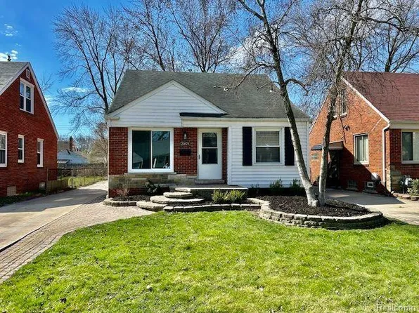 20870 Lancaster St, Harper Woods, MI 48225