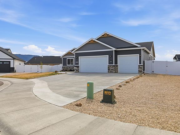 2nd image of 2826 Berkshire Way