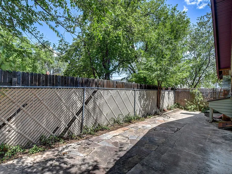 864 Valley St — Photo 14