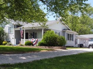 1029 E McKinsey St, Moberly, MO 65270