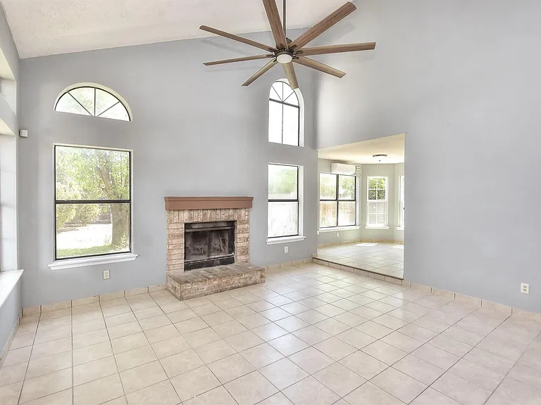 1202 Southwalk St — Photo 9