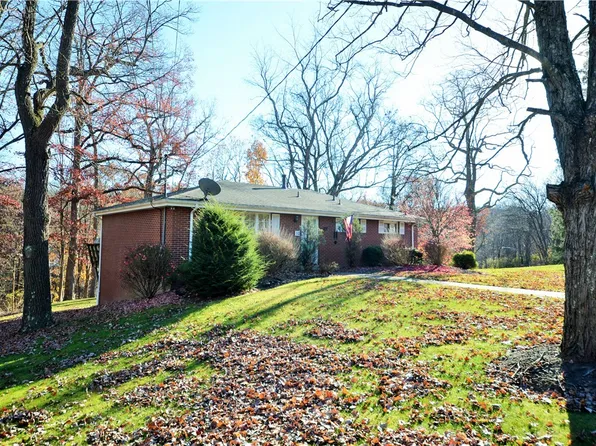 10 Highlandview Rd, Carnegie, PA 15106