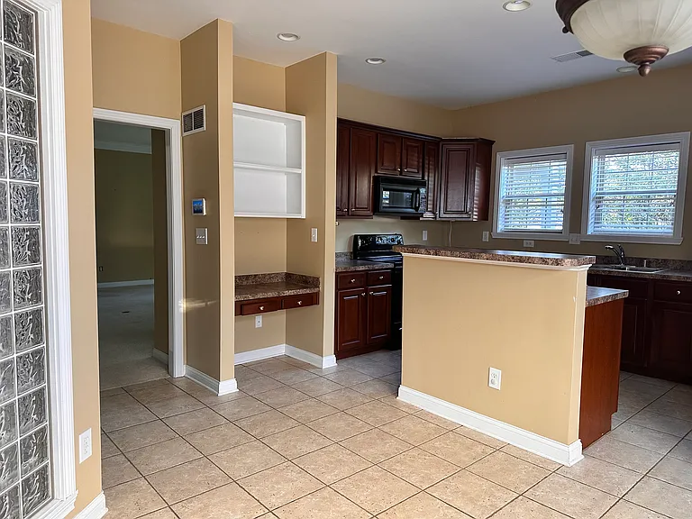 625 Vincent Way — Photo 12