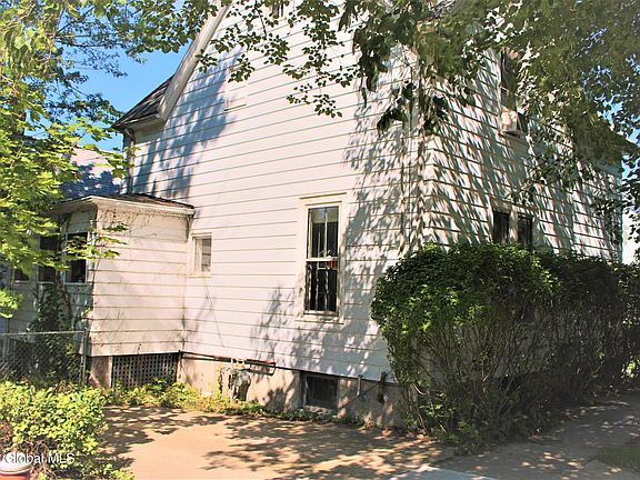 3rd image of 26 Lansing Ave