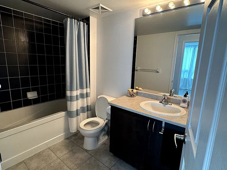 19 Grand Trunk Cres #1510 — Photo 19