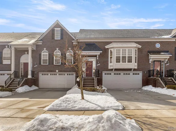 954 Sandalwood Dr, Troy, MI 48085