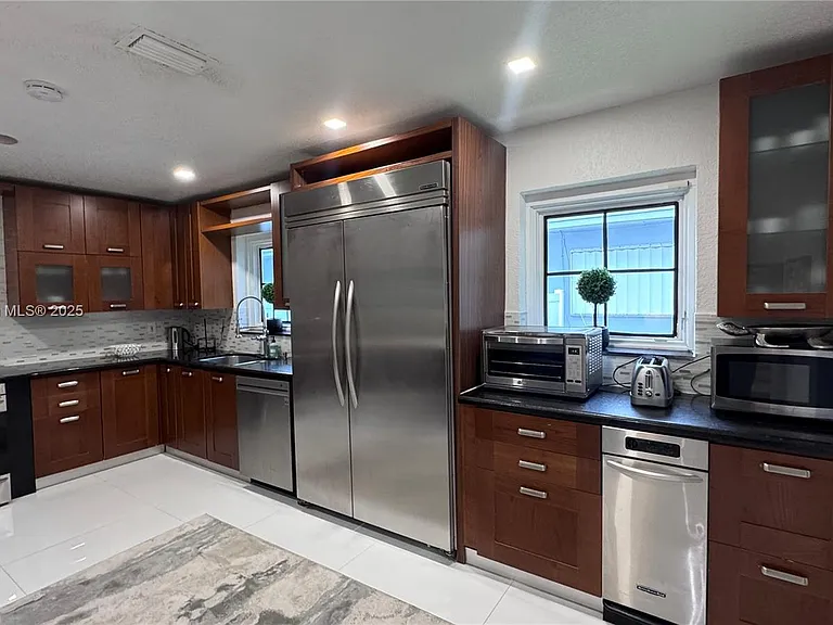 1332 Van Buren St — Photo 6