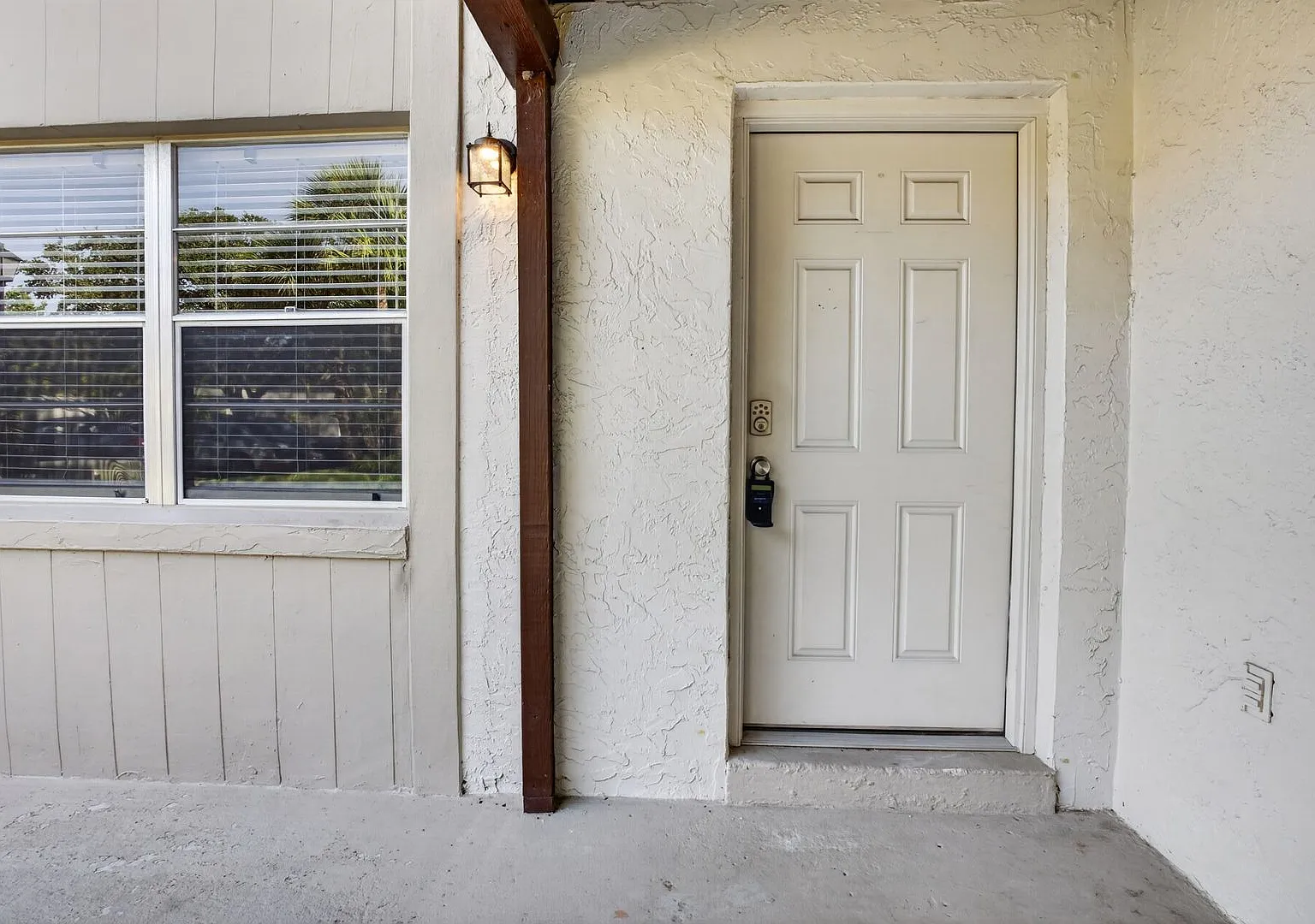 Well appointed 2/2 1st floor condo in beautiful Winter Garden. Available Now! — Photo 3