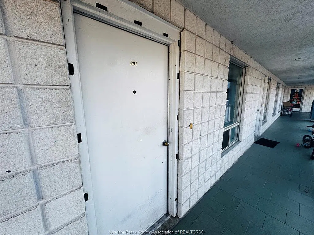 1 bed, 400 sqft, $1,200 — Photo 4