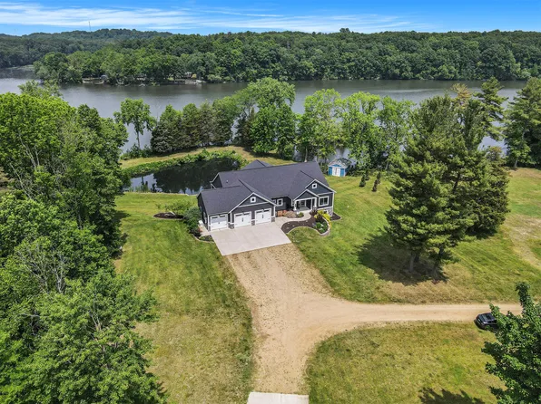 3589 Shoreline Dr, Allegan, MI 49010