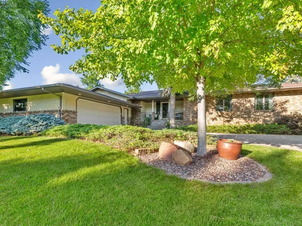 627 Crestview Ln, Owatonna, MN 55060