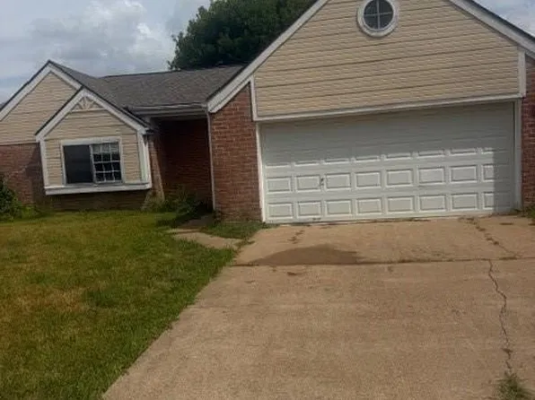 111 Kings Ct, Stafford, TX 77477