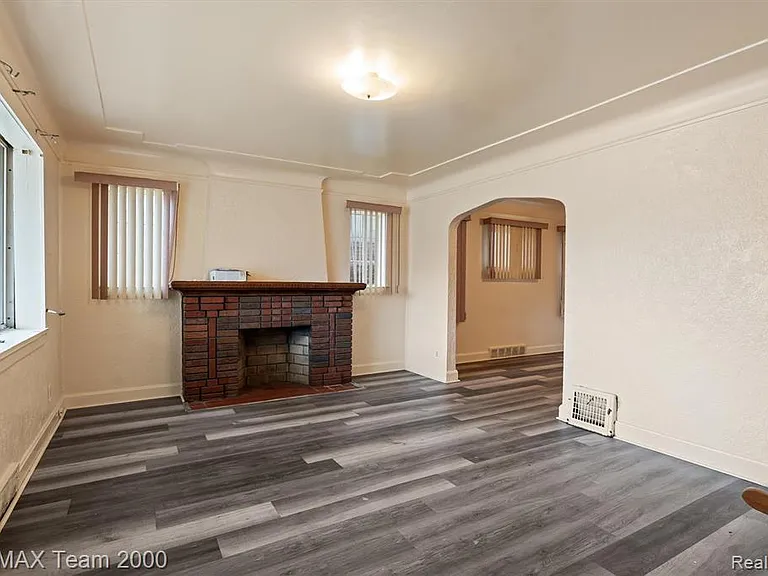 7444 Kendal St — Photo 8