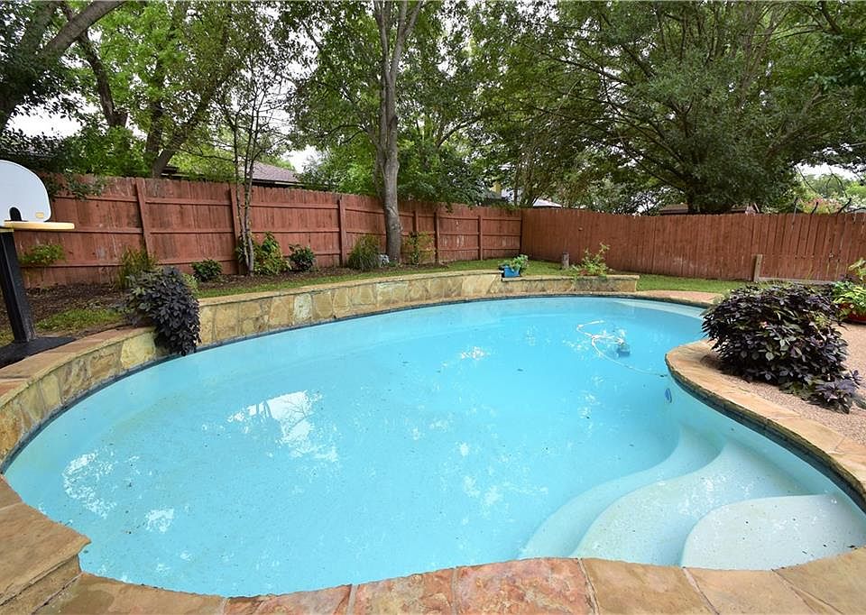 1st image of 10240 Lone Pine Ln