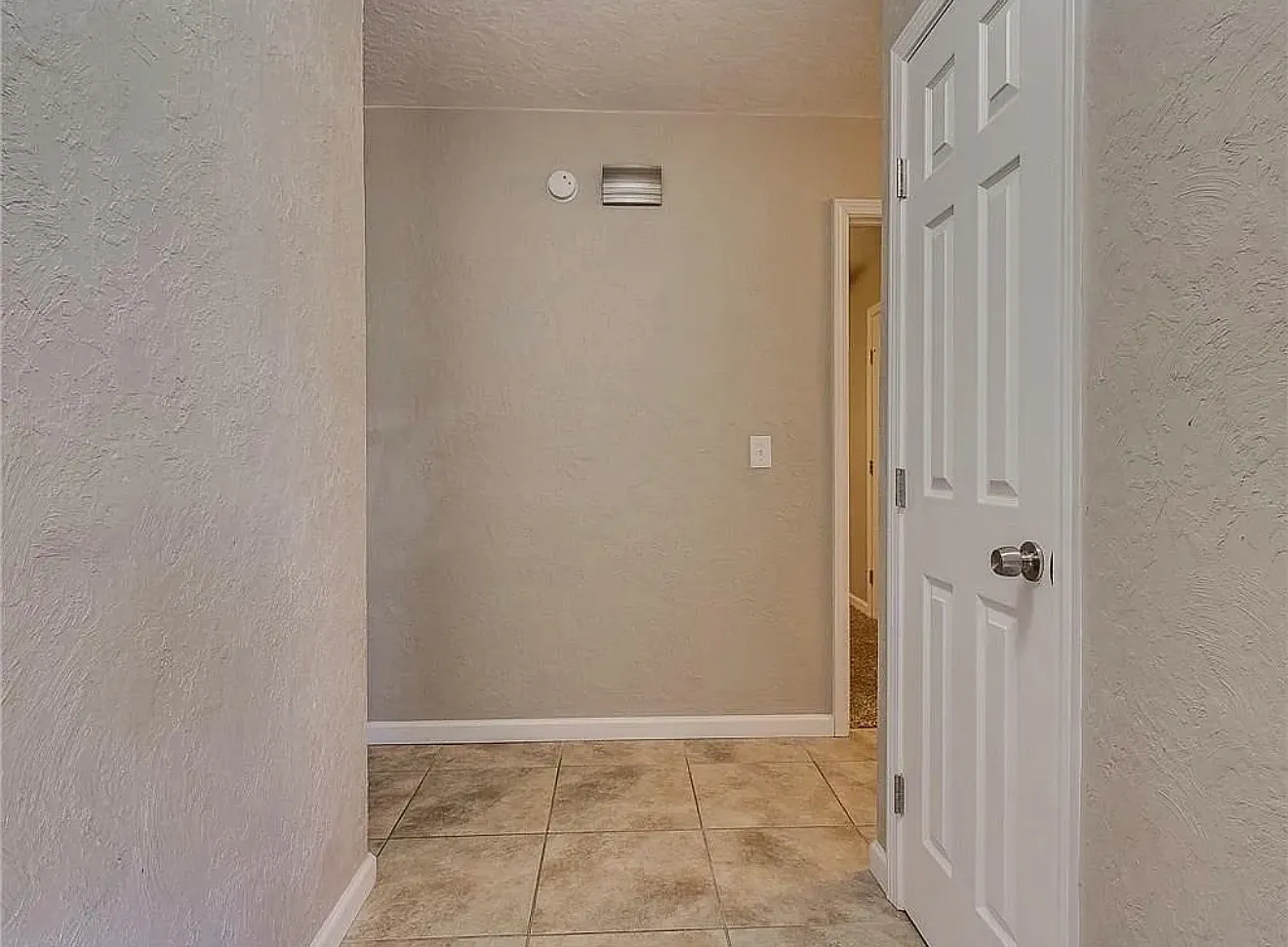 3 bed, 1.5 bath, 1170 sqft, $1,390 — Photo 1