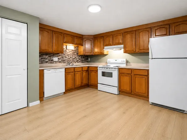 52 Swanson Ct APT 12B, Boxboro, MA 01719