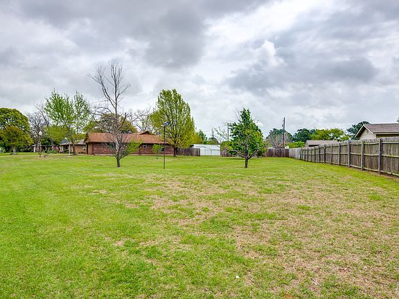 3rd image of 305 Johnson Ln