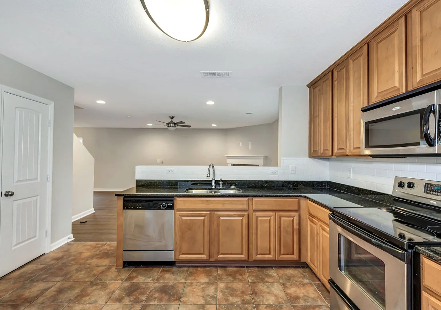 Three Bedroom/Two Bath Spacious Home - Owens Cross Roads — Photo 4