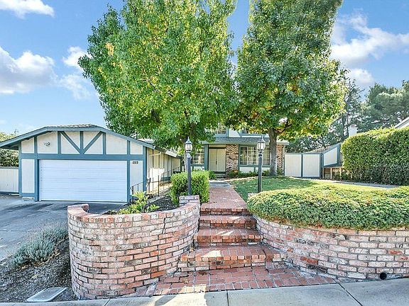 4th image of 2321 Cambridge Dr