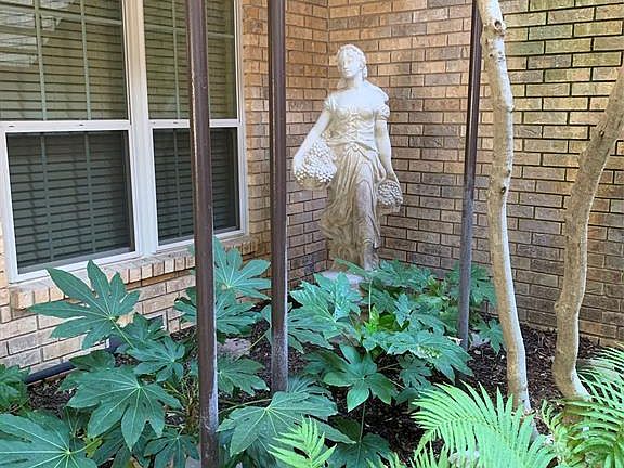 3rd image of 4312 Bellaire Dr S APT 129