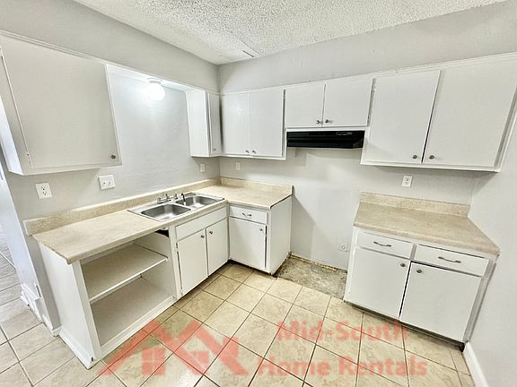 5th image of 3538 Christine Rd
