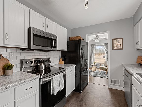 3rd image of 1053 3rd Ave SE