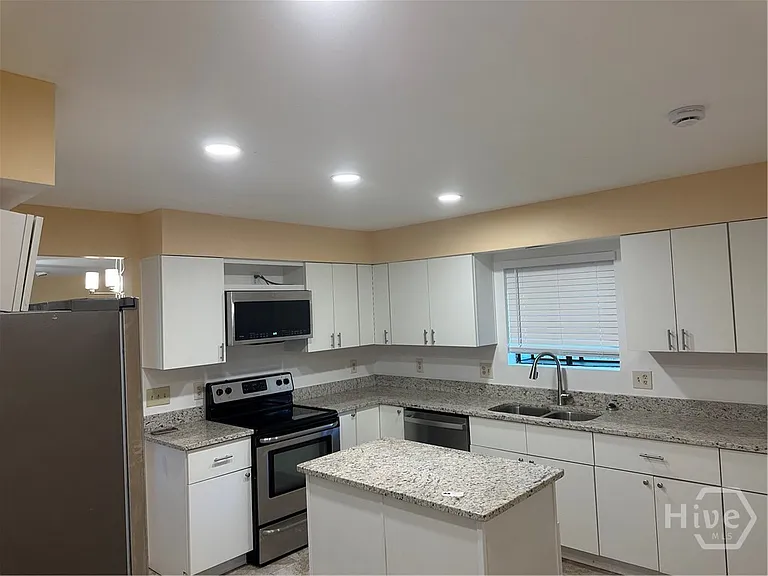 300 Hampton St #12 — Photo 7