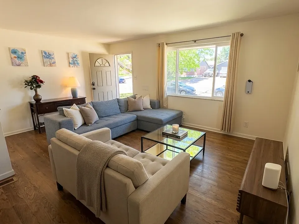 900 E 112th Pl