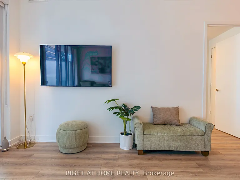 634 Church St #1401 — Photo 10