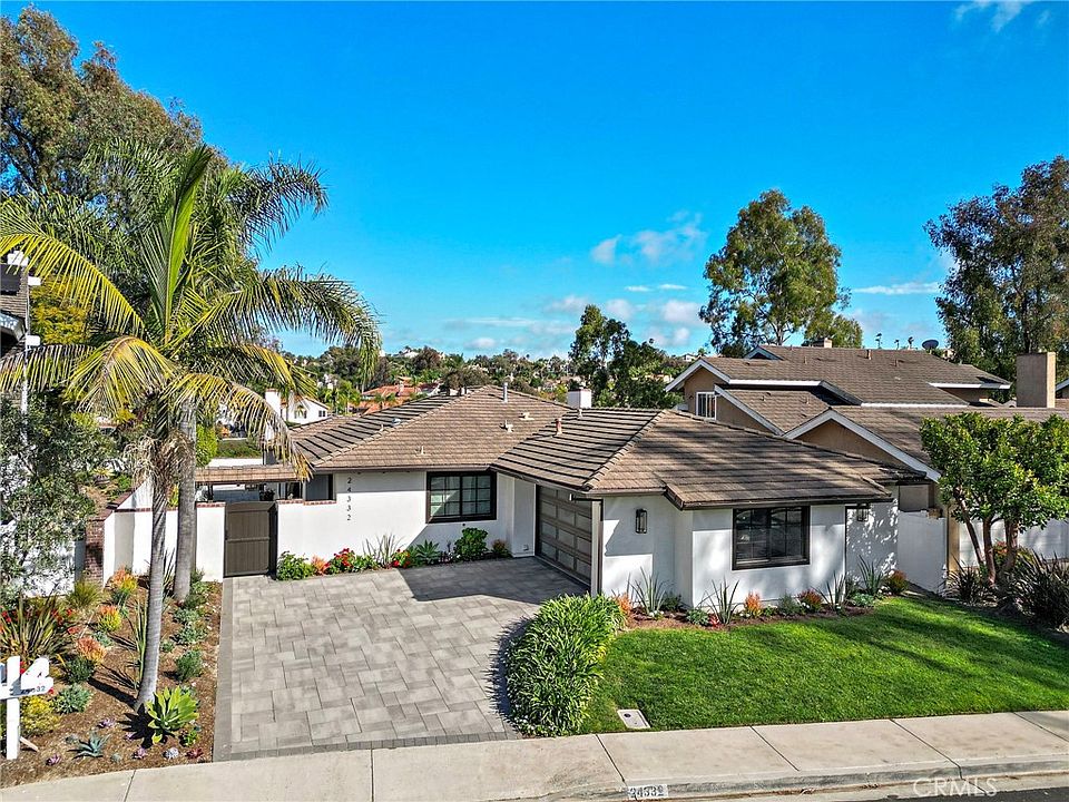 1st image of 24332 Bellerive Cir