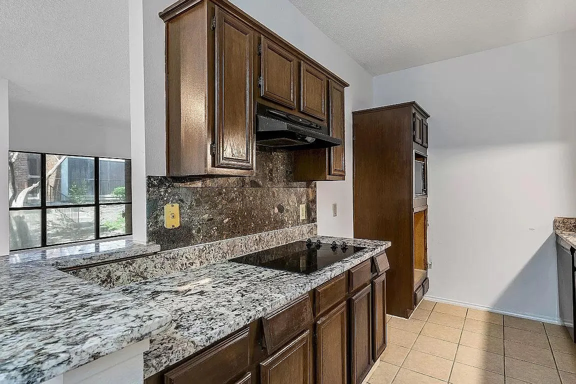 2 bed, 914 sqft, $1,250 — Photo 1