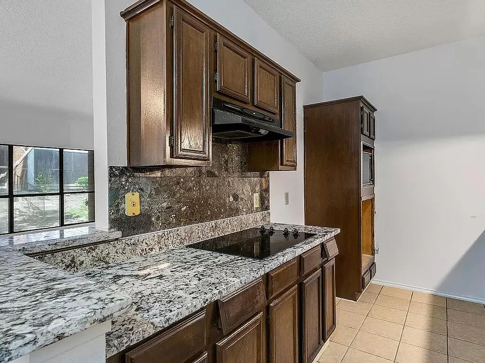 9600 Royal Ln #206