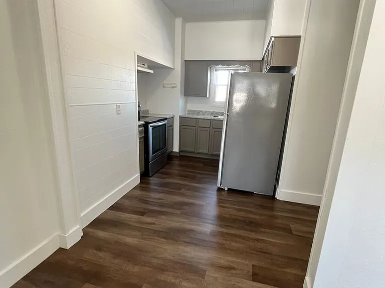 313 N Minnesota Ave — Photo 4