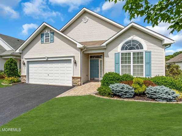 30 Eagle Ridge Circle, Lakewood, NJ 08701