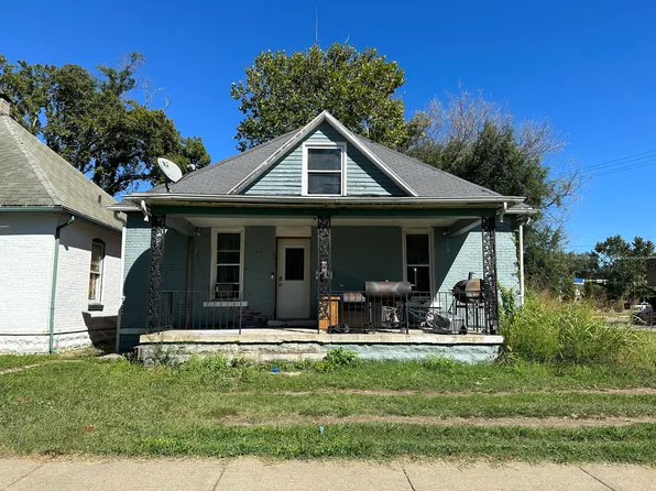 27 Oakland Ave, Terre Haute, IN 47803