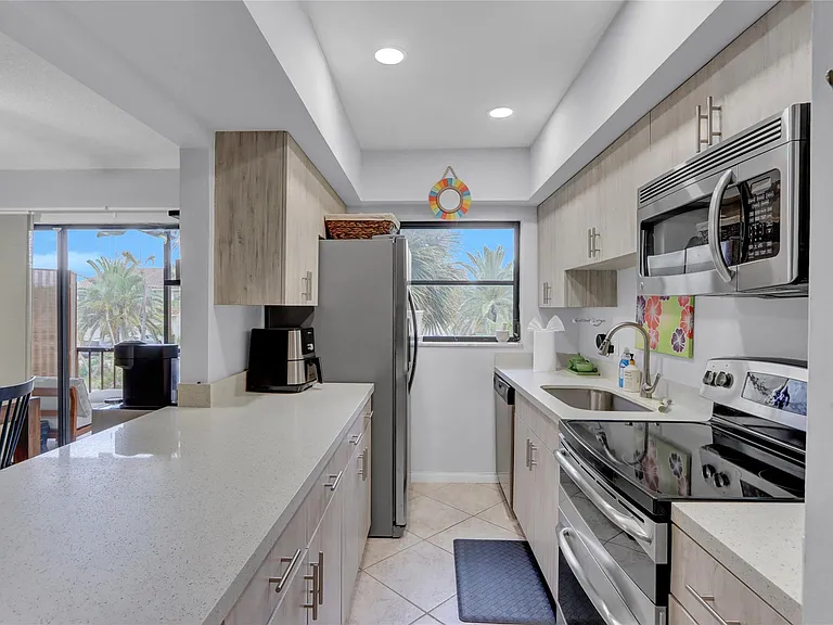665 Enfield St #B20 — Photo 7