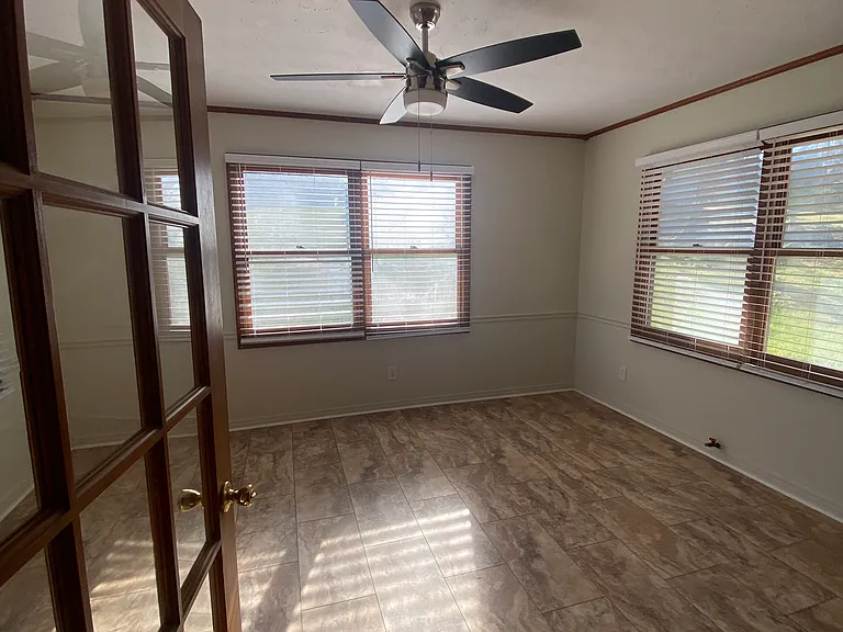 1806 E Spring St — Photo 23