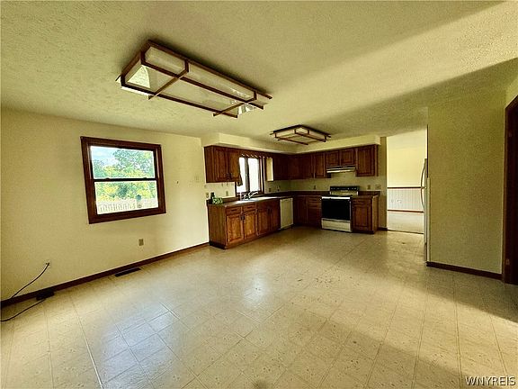 2nd image of 7171 Meadowview Dr