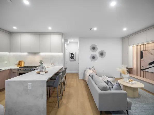 3623 Triumph St #1, Vancouver, BC V5K 1V4