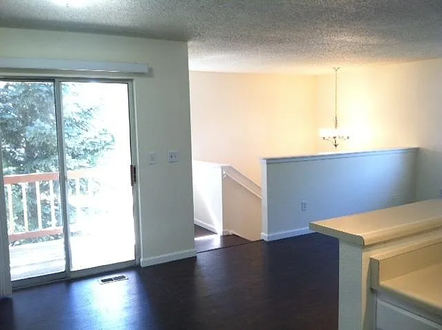1057 Delta Dr #F — Photo 6