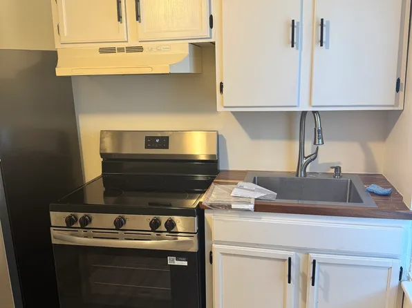 55 Spring St #B, Enfield, CT 06082