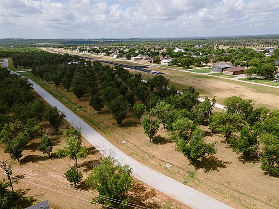 3rd image of 913 E Landings Dr