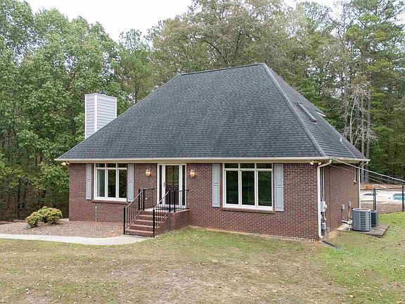 3rd image of 166 Mountain Oaks Dr