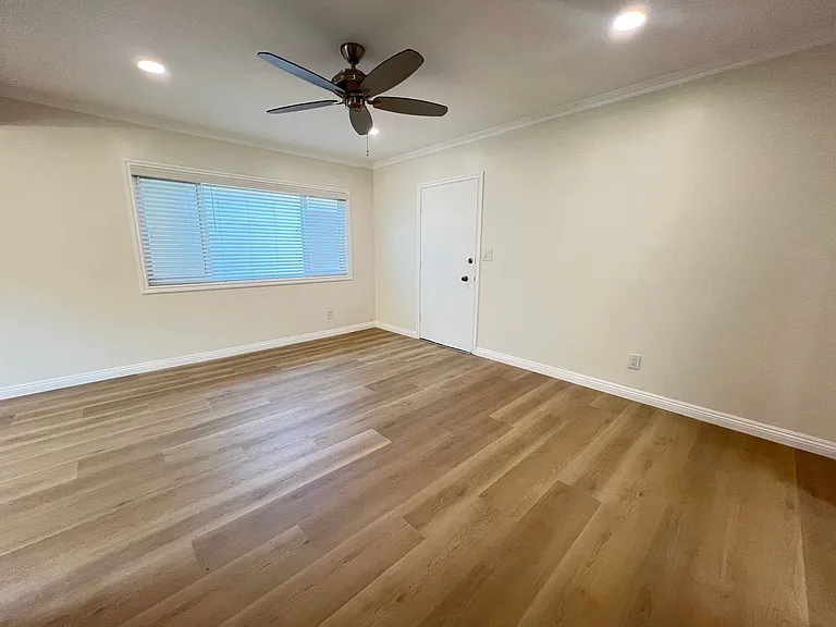 905 S Cabrillo Ave — Photo 2