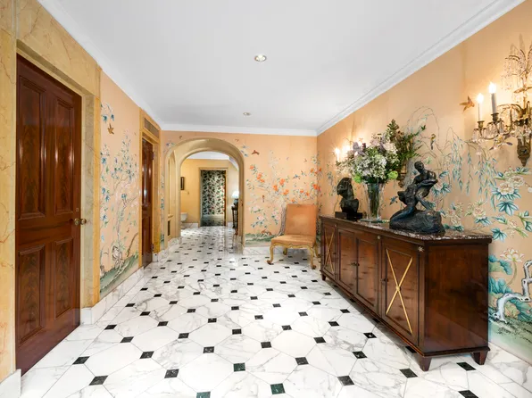 163 East 64th Street image 6 of 33