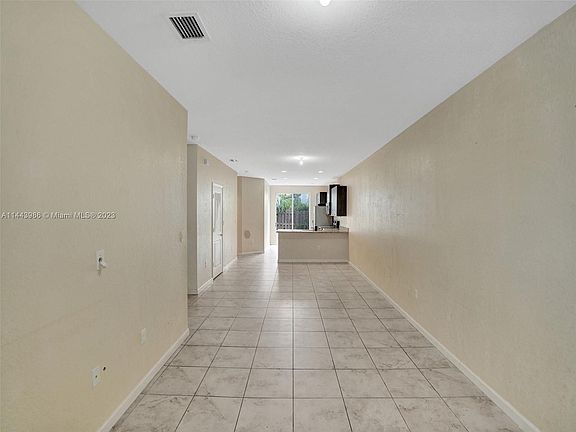 5th image of 1429 SE 26th Ave #1429