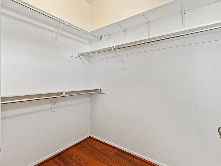 2256 E Huntington Dr — Photo 19